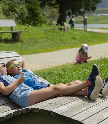 Children at the Teichalmsee in eastern Styria | © Oststeiermark Tourismus | Rene Strasser