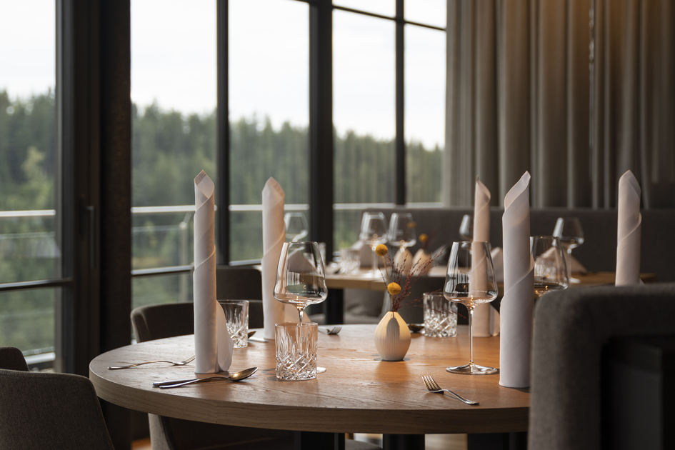 Table set at the WILD EDER | © WILDer EDER | www.wolfganghummer.com