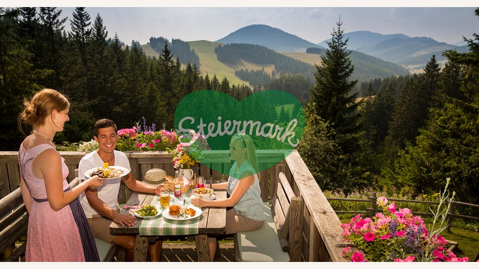 Pärchen isst Frühstück auf Weizerhütte | © Oststeiermark Tourismus | Bernhard Bergmann