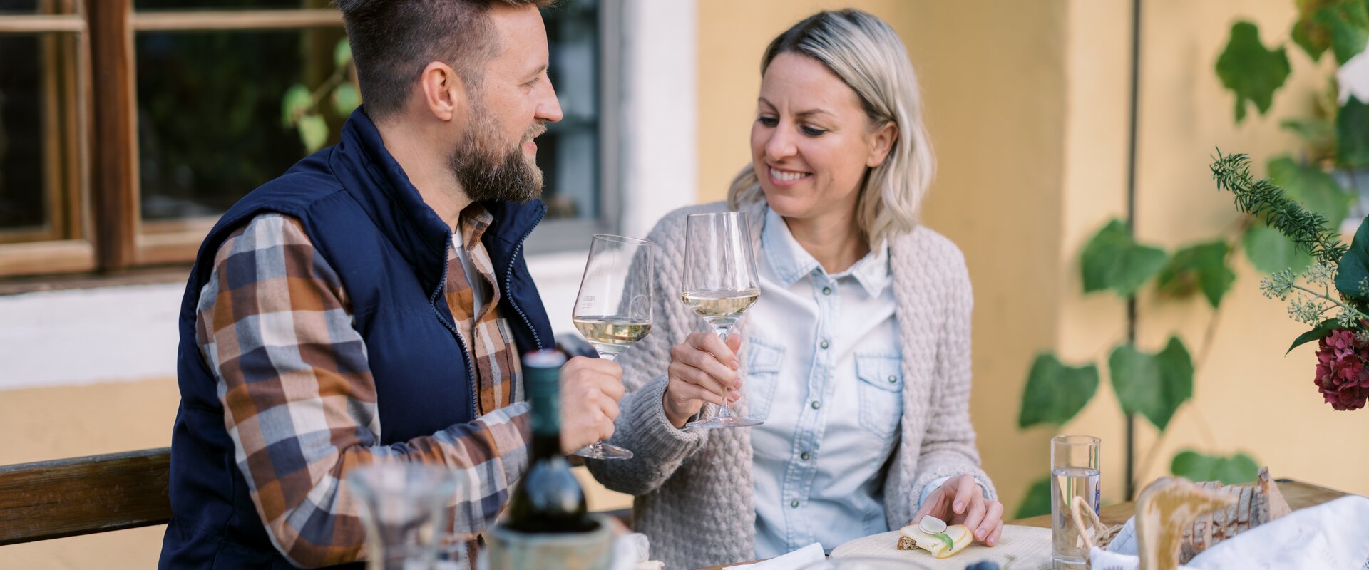 Wine tasting with Buschenschankjause in Eastern Styria | © TV Oststeiermark | die mosbachers