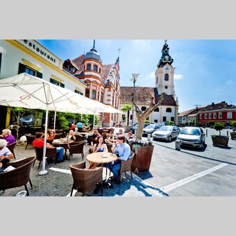 Hauptplatz Hartberg mit Blick auf die Kirche | © Oststeiermark Tourismus | (c) Tom Lamm