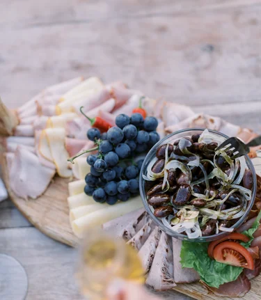Brettljause with beetle beans in eastern Styria | © TV Oststeiermark | die mosbachers