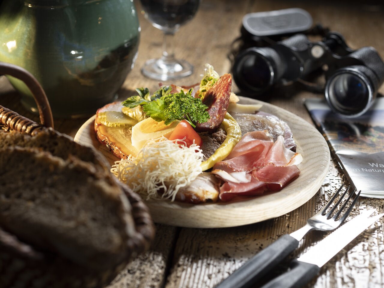 Brettljause at the Buschenschank in eastern Styria | © TV Oststeiermark | Bernhard Bergmann