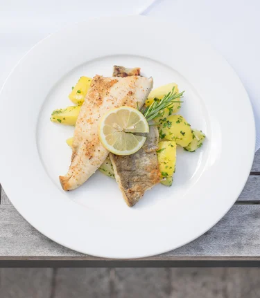 Fish fillets at the market wine tavern Strobl in Eastern Styria | © Marktheuriger Strobl | Philipp Seidnitzer