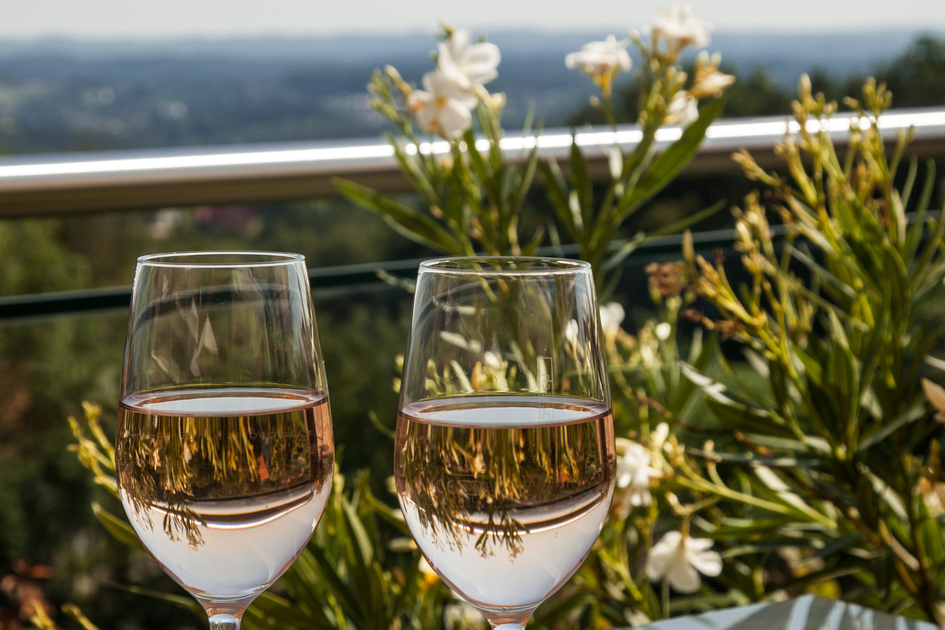 Wine glasses on the Eastern Styria's Roman Wine Road | © TV Oststeiermark | Discover Austria