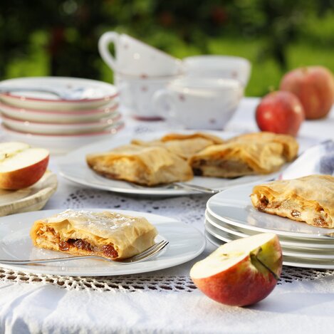 Apple strudel from eastern Styria | © TV Oststeiermark | Bernhard Bergmann