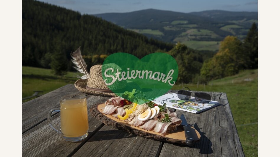 Jause mit Ausblick | ©  Oststeiermark Tourismus | Bernhard Bergmann