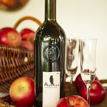Abacus schnapps from the apple men from eastern Styria | ©  Oststeiermark Tourismus | Bernhard Bergmann