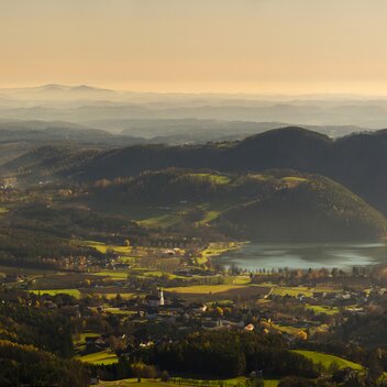Panoramic view over the Stubenbergsee in Eastern Styria | ©  Oststeiermark Tourismus | Bernhard Bergmann