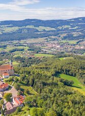 Aerial view over Pöllauberg and Pöllau | © TV Oststeiermark | Helmut Schweighofer