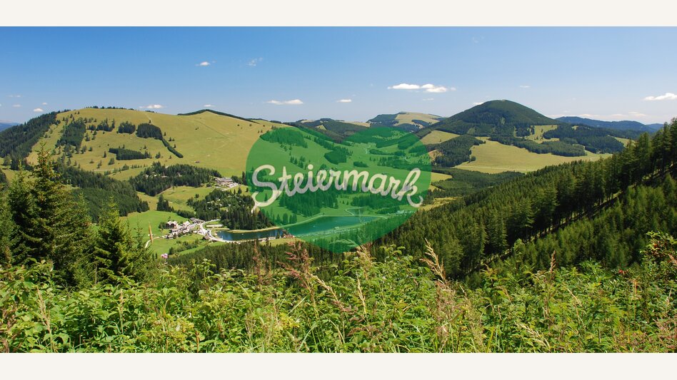 Almpanorama über den Teichalmsee im Naturpark Almenland | © Oststeiermark Tourismus | Franz Berghofer