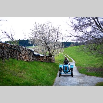 Traktorfahrt im Frühling in der Oststeiermark | ©  Oststeiermark Tourismus | Christian Strassegger