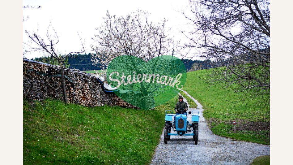Traktorfahrt im Frühling in der Oststeiermark | ©  Oststeiermark Tourismus | Christian Strassegger