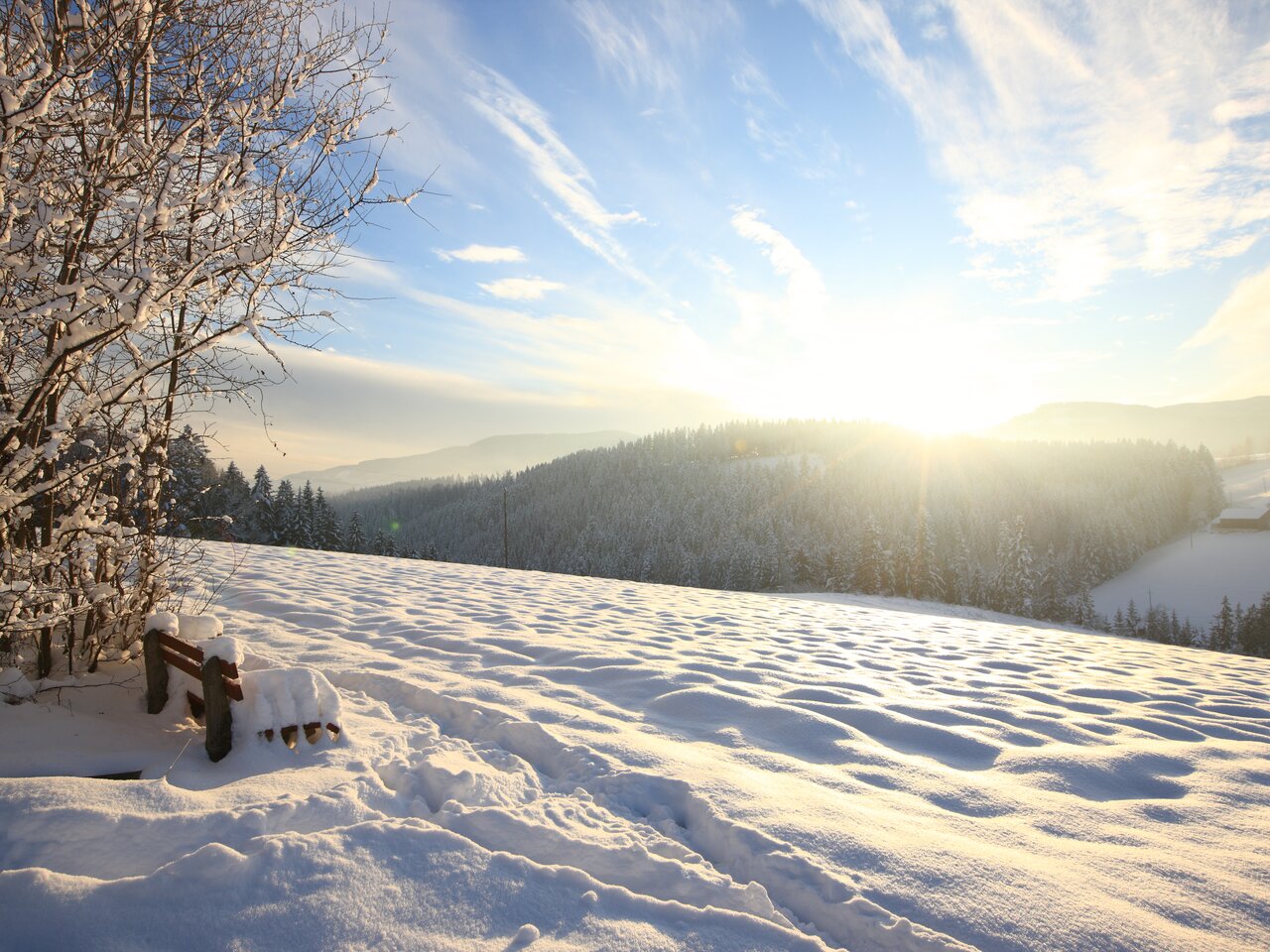 Snowy resting place with a view in the Joglland-Waldheimat in Eastern Styria | ©  Oststeiermark Tourismus | Harry Schiffer