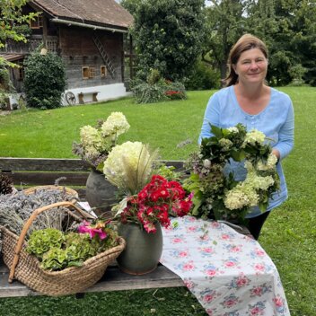 Slow Trips-Erlebnis "Blütezeit ist Kranz-Bindezeit" | © TV Oststeiermark | Barbara Stumpf