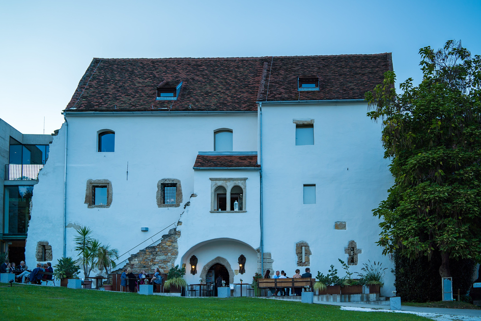 Getting married at Hartberg Castle in Eastern Styria | Christoph Cejka