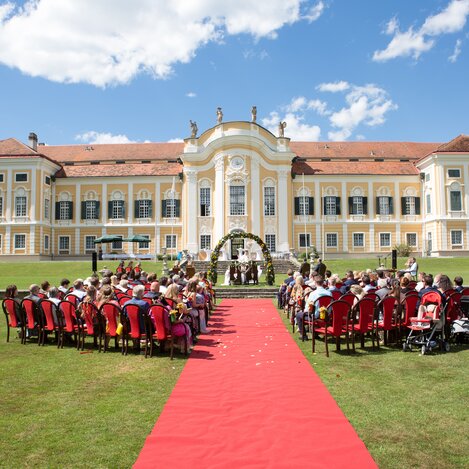Getting married at Schielleiten Castle in Stubenbergsee Apple Country | © Schloss Schielleiten