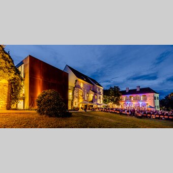 Beeindruckende Abendkulisse bei der Schlosshofserenade in Hartberg | ©  Oststeiermark Tourismus | Wolfgang Spekner