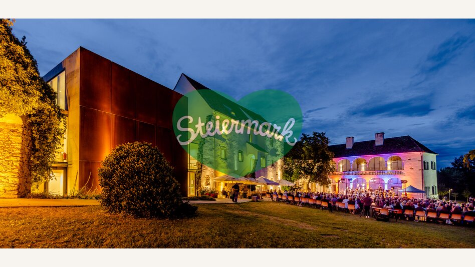 Beeindruckende Abendkulisse bei der Schlosshofserenade in Hartberg | ©  Oststeiermark Tourismus | Wolfgang Spekner