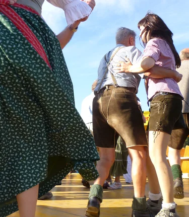 Folk dancing at the Kirtag in Eastern Styria | © TV Oststeiermark | Christine Pollhammer