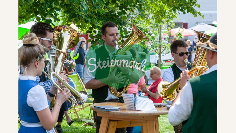 Steirische Musik beim Gartenfest in Gleisdorf in der Oststeiermark | © Oststeiermark Tourismus | Gernot Muhr