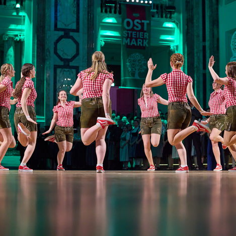 Koglhofer Schuhplattler Mädels beim Steierball in Wien | Schedl