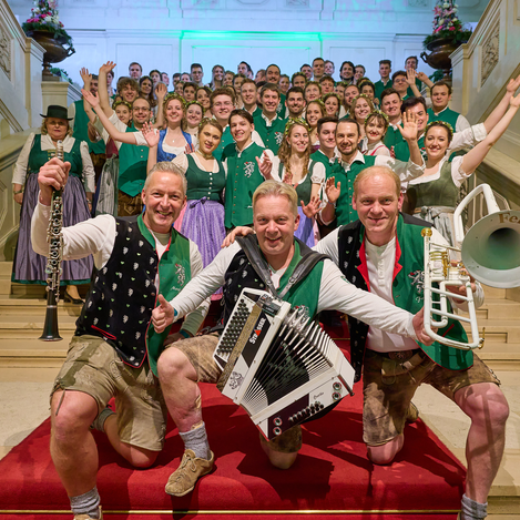 Gruppenfoto mit den Edlseern beim Steierball in Wien | Schedl