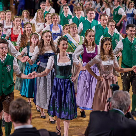 Einzug beim Steirerball | Schedl