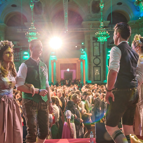 Es wird getanzt beim Steirerball in Wien | Schedl