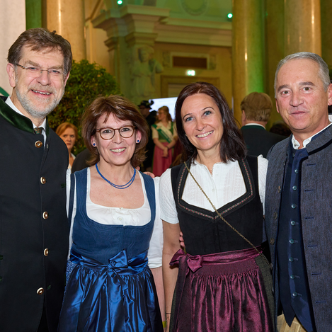 Gruppenfoto beim Steirerball | Schedl