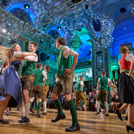 Eröffnungstanz beim Steirerball | Schedl