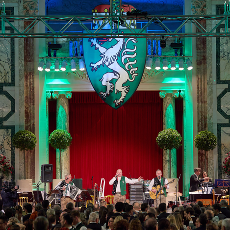 Die Edlseer auf der Bühne beim Steirerball | Schedl