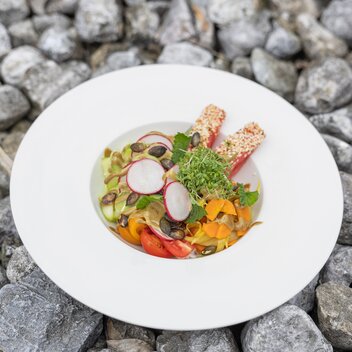 Hochwurzen Hütte | Hochwurzen- Gemüsebowl | Kernölmayo | Reis | Sesam | Früchte | Martin Huber | © Martin Huber