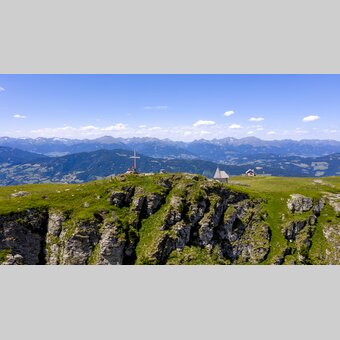 Gipfelkreuz Ausblick Frauenalpe | © Holzwelt Murau | Tom Lamm