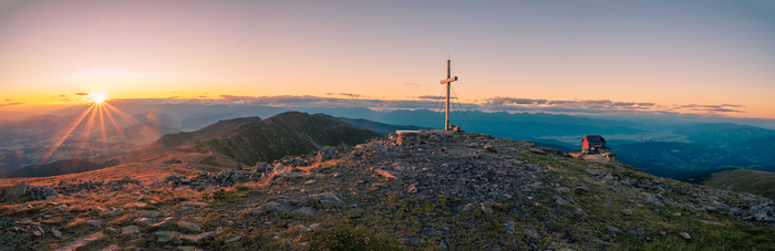 Panorama Schutzhaus Gipfelkreuz Zirbitzkogel Sonnenuntergang | © TV Murau | René Hochegger