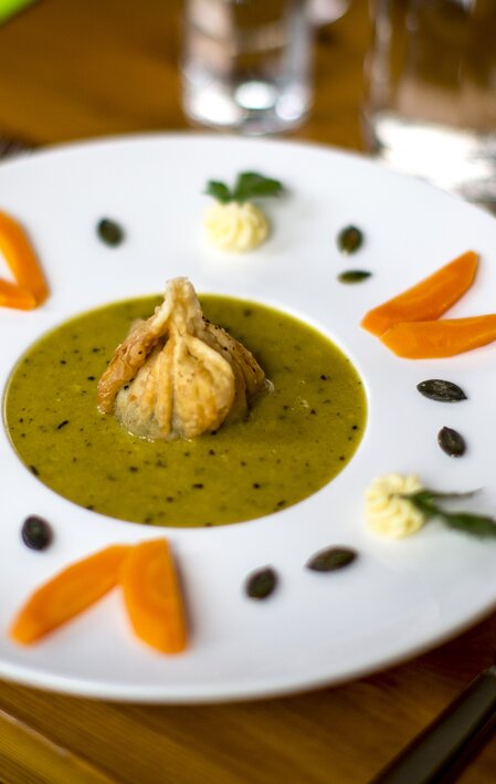 Cremesuppe mit Einlage | © ikarus.cc | Tom Lamm
