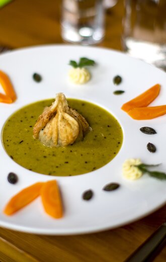 Cremesuppe mit Einlage | © ikarus.cc | Tom Lamm