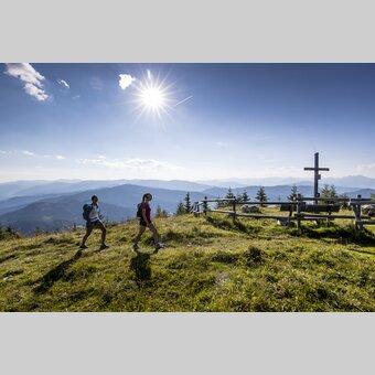 Wandern Grebenzen Gipfelkreuz | © Holzwelt Murau | Tom Lamm