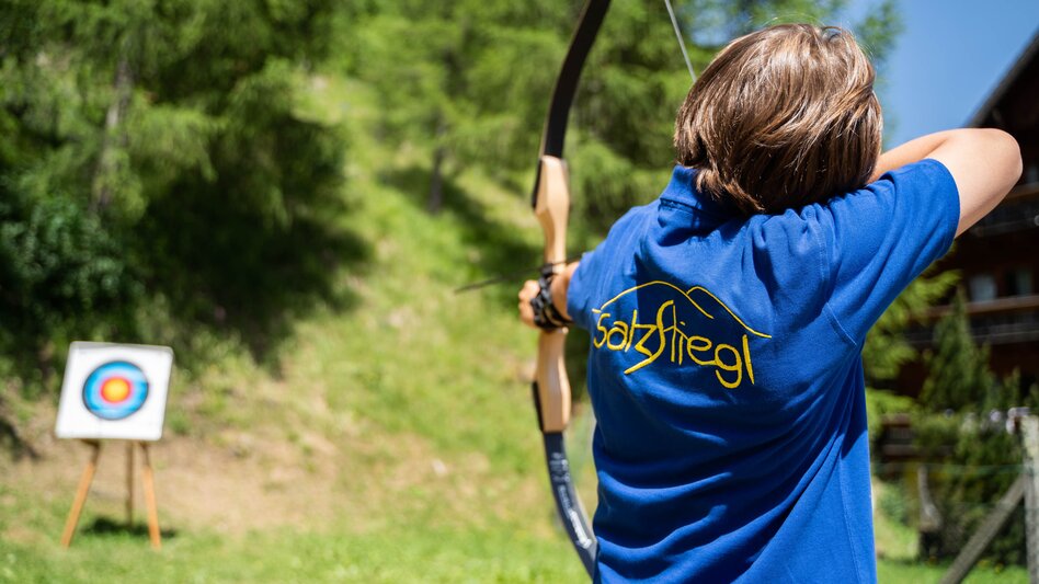 Bogen schießen am Moasterhaus | © Salzstiegl Tourismus | Dietmar Kump