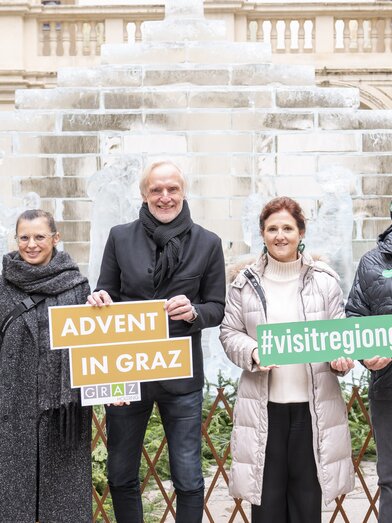 Präsentation Eiskrippe - -  von links nach rechts - Citymanagerin Verena Hölzlsauer, Stadtrat Günter Riegler, Erlebnisregion Graz Geschäftsführerin Susanne Haubenhofer, Steiermark Tourismus GF Michael Feiertag | © Foto Fischer, Graz | Foto Fischer