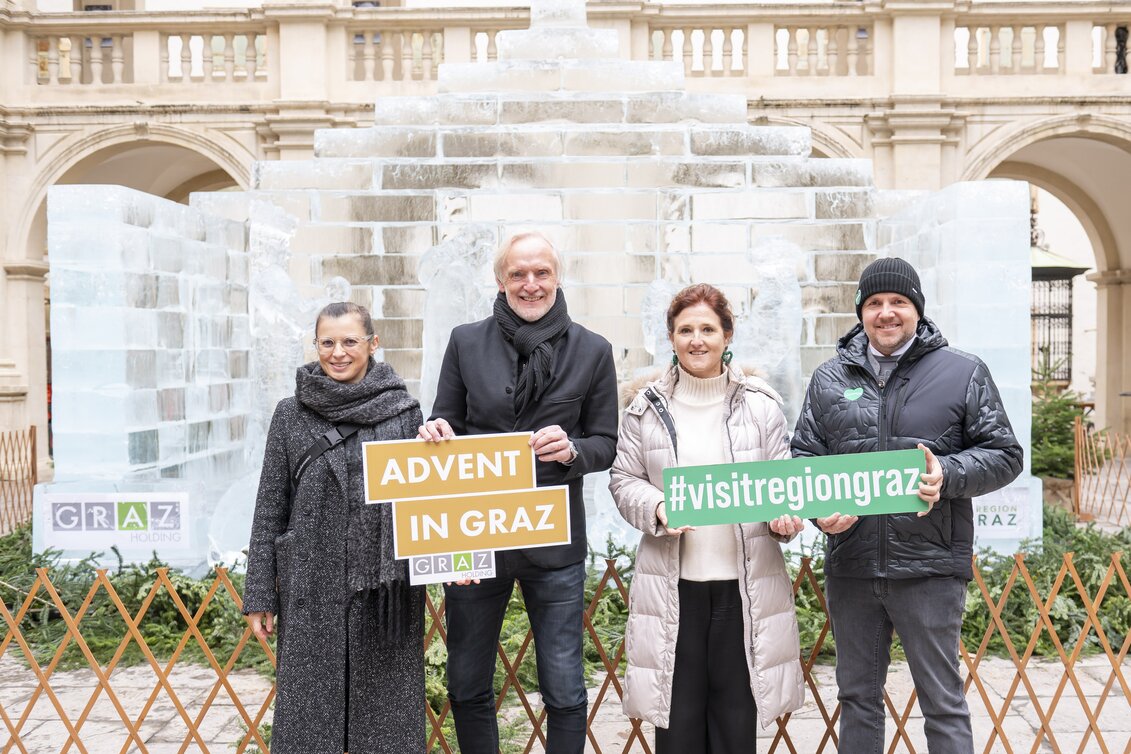 Präsentation Eiskrippe - -  von links nach rechts - Citymanagerin Verena Hölzlsauer, Stadtrat Günter Riegler, Erlebnisregion Graz Geschäftsführerin Susanne Haubenhofer, Steiermark Tourismus GF Michael Feiertag | © Foto Fischer, Graz | Foto Fischer