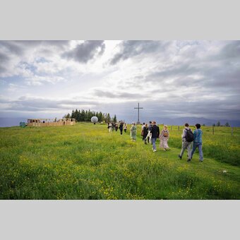 Gäste zu Fuß am Weg zum Westgipfel | © Region Graz | www.wolfganghummer.com
