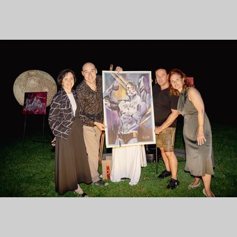 das von Tom Lohner fertiggestellte Bild wird von Sylvia Loidolt an Bgm. Matthias Brunner übergeben und soll das erste Bild der neuen Gemeindegalerie werden! Eine nachhaltige Erinnerung an einen unvergesslichen Abend… | © Region Graz | www.wolfganghummer.com