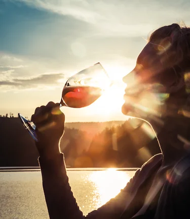 Schilchergenuss bei Sonnenuntergang | © Schilcherland Steiermark | Lupi Spuma