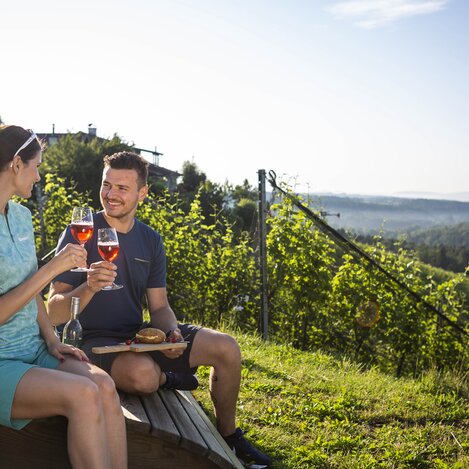 Genussradeln - Pärchen genießt Jause  | © heikomandl.at | HEIKO MANDL