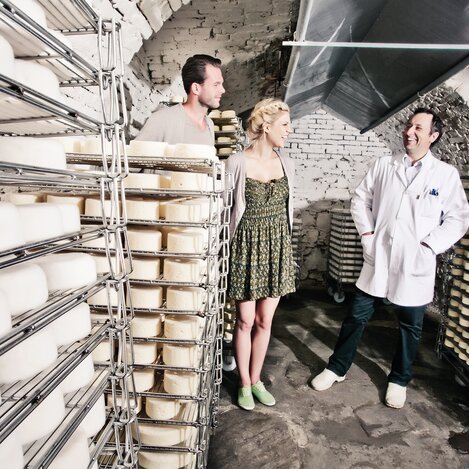 Führung durch die Hofkäserei Deutschmann | © TVB Südsteiermark | Lupi Spuma