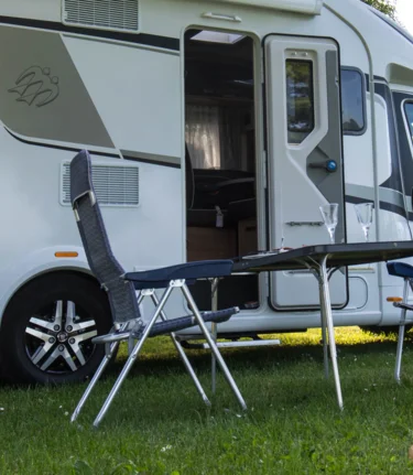 Naturcamping mit dem Wohnmobil | © (c)by ME | Adobe Stock