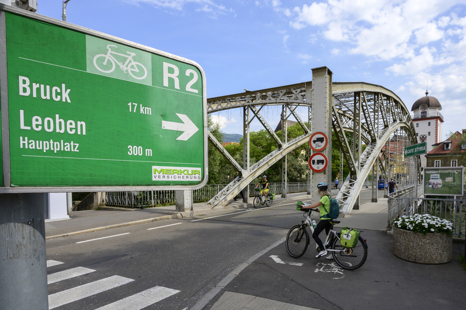 am Murradweg/R2: in Leoben | © Steiermark Tourismus / pixelmaker.at | Robert Sommerauer