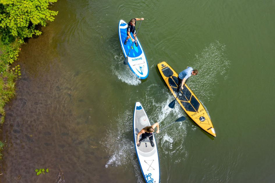 Cyclist meets stand-up paddler | © Steiermark Tourismus | pixelmaker.at