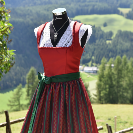 Zirbenlanddirndl | © Erlebnisregion Murtal |  Erlebnisregion Murtal